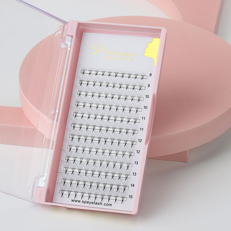 Класичні VS Volume Eyelash Extensions - який стиль найкращий для вас?